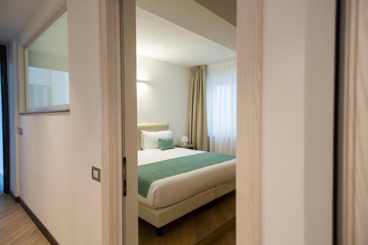 Hotel Ponti Angera Exteriör bild